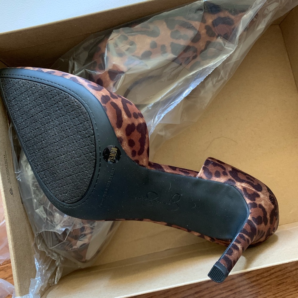 Jessica Simpson Prizma D'Orsay Pump - Picture 6 of 6